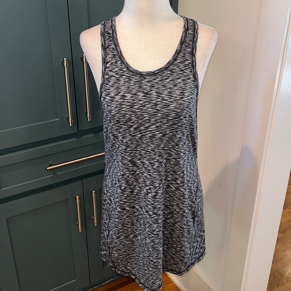 EUC Lululemon Tie Back Tank in Space Dye Black and Grey